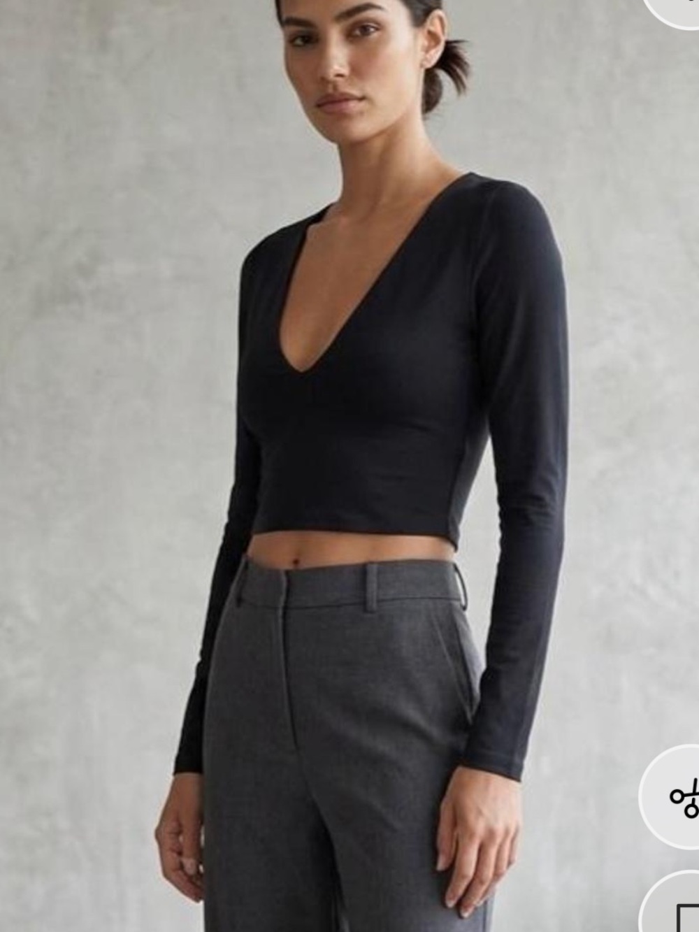ARITZIA BABATON V Neck Long Sleeve